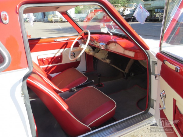 ретро автомобиль Goggomobil TS250 Coupe 1965 год выпуска 