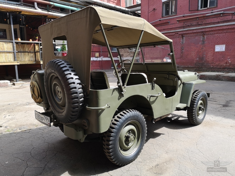 ретро автомобиль Willys MB 1944 год выпуска 