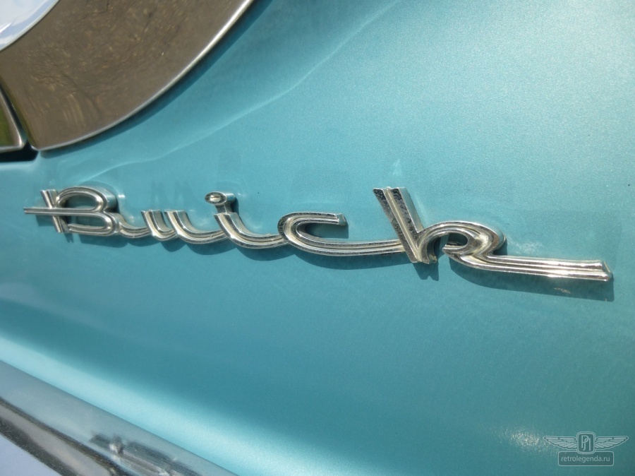 ретро автомобиль Buick LeSabre Coupe 1959 год выпуска 