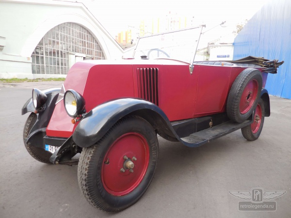 ретро автомобиль Renault NN 1926 год выпуска 