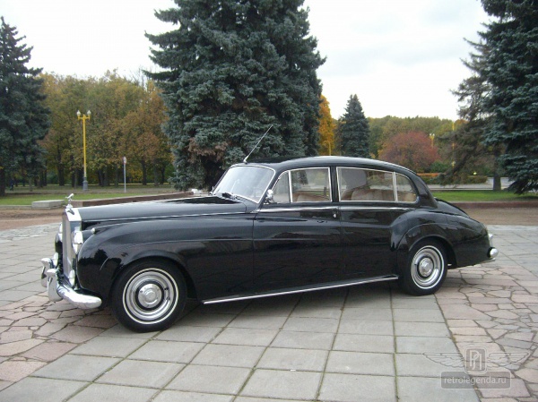 ретро автомобиль Rolls Royce Silver Cloud Long Wheelbase Coachwork by Park Ward Ltd. 1958 год выпуска 
