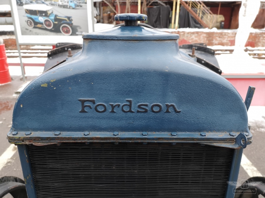 ретро автомобиль Fordson Model F 1924 год выпуска 