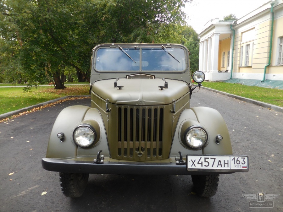 ретро автомобиль ГАЗ 69 1956 год выпуска 