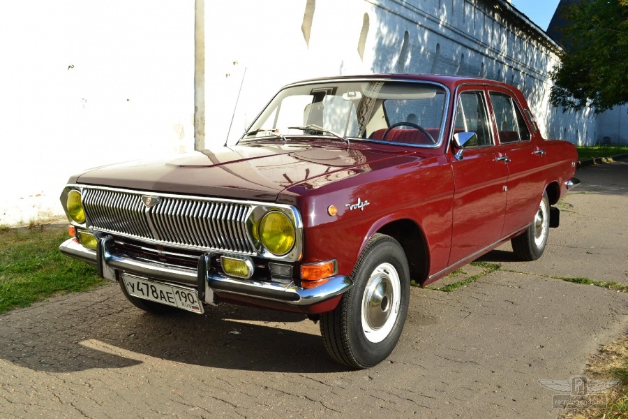 ретро автомобиль Волга ГАЗ М24 D 1978 год выпуска 
