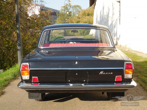 ретро автомобиль Волга ГАЗ 24 1972 год выпуска 