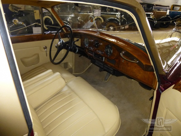 ретро автомобиль ROLLS-ROYCE SILVER CLOUD I RADFORD EDITION 1959 год выпуска 