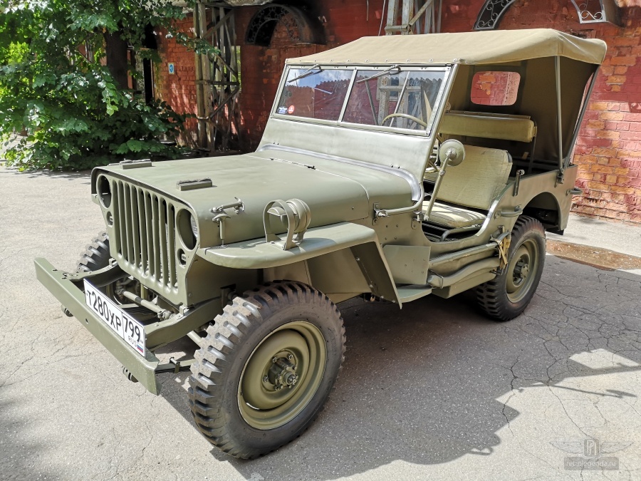 ретро автомобиль Willys MB 1944 год выпуска 