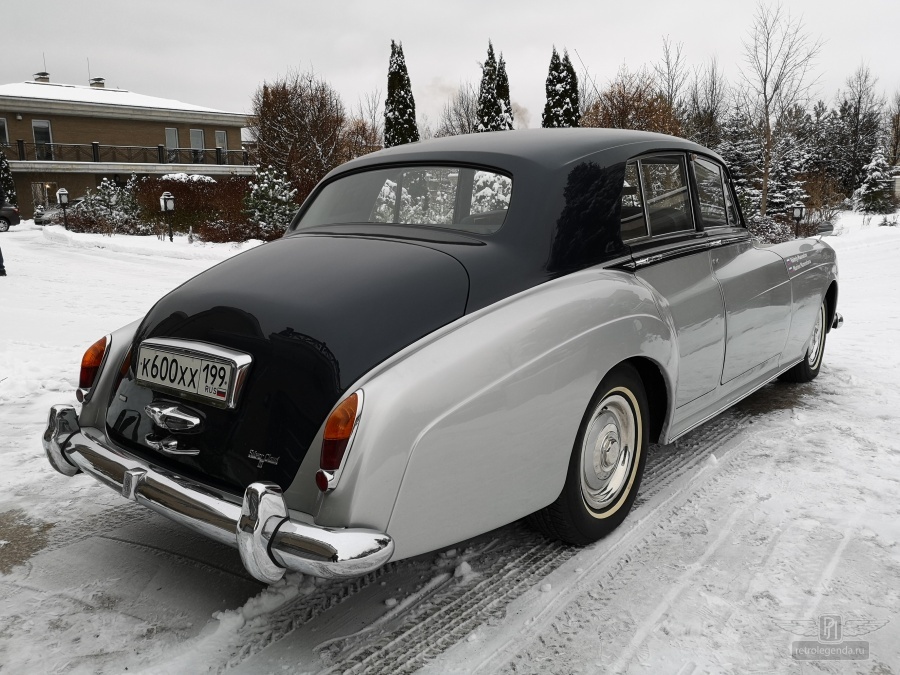 ретро автомобиль Rolls Royce Silver Cloud III 1965 год выпуска 