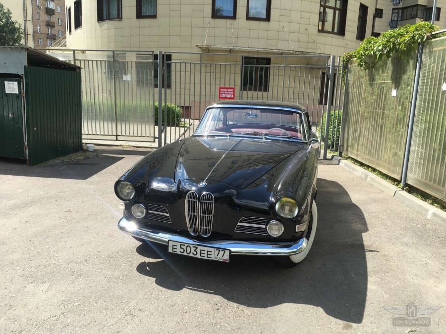 ретро автомобиль BMW 503 Coupe 1960 год выпуска 