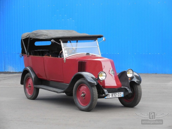 ретро автомобиль Renault NN 1926 год выпуска 