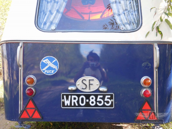 ретро автомобиль Volkswagen T1 Samba Bus 1966 год выпуска 