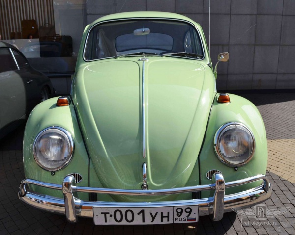 ретро автомобиль Volkswagen Beetle 1966 год выпуска 