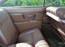 ретро автомобиль Cadillac DeVille Coupe