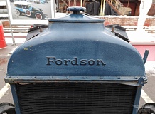 ретро автомобиль Fordson Model F