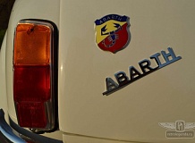 ретро автомобиль FIAT ABARTH 695