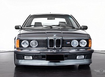 ретро автомобиль BMW 635CSi M