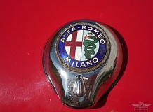 ретро автомобиль Alfa Romeo Giulia Spider Pininfarina 