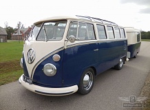 ретро автомобиль Volkswagen T1 Samba Bus