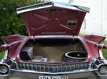 ретро автомобиль Cadillac DeVille Coupe